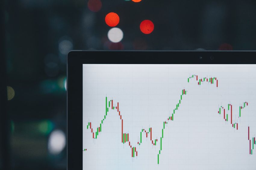 Stock Trading - selective focus photography of graph